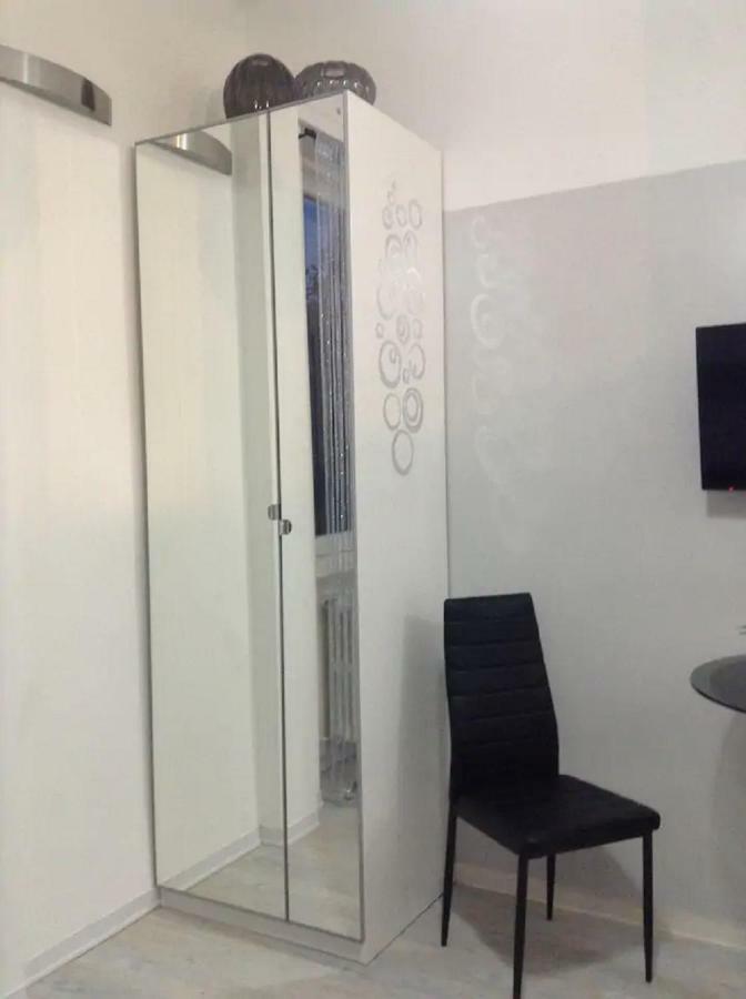 ℒovely & ℰlegant Studio Next To Duomo/Missori Milão Exterior foto