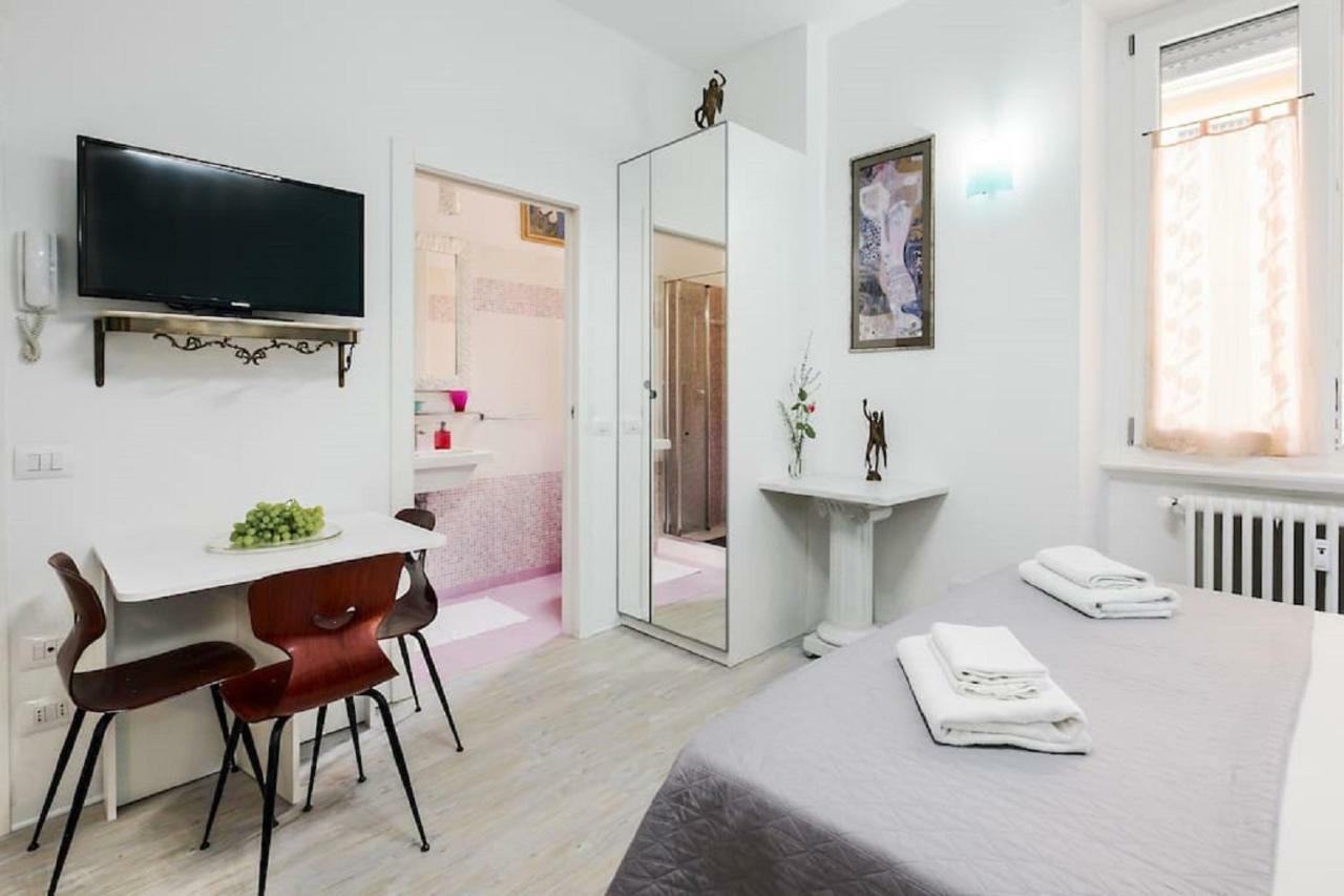 ℒovely & ℰlegant Studio Next To Duomo/Missori Milão Exterior foto